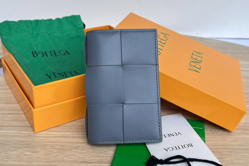 Bottega Veneta 649602 Flap Card Case in Gray Intreccio leather