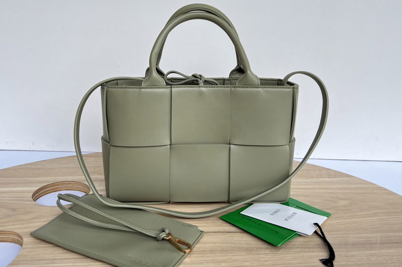 Bottega Veneta 709337 Mini Arco Tote Bag in Green intreccio grained leather