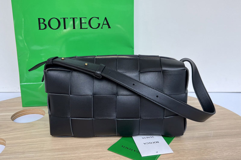 Bottega Veneta 709360 Brick Cassette shoulder bag in Black Intreccio leather