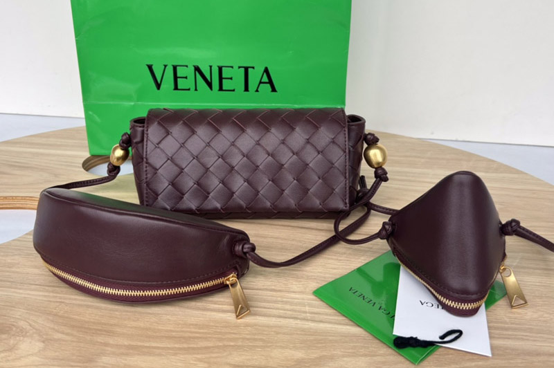Bottega Veneta 717429 Pouch On Strap in Fondant Intrecciato leather