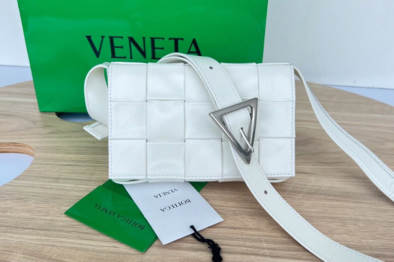 Bottega Veneta 717587 Small Cassette crossbody bag in White intreccio leather