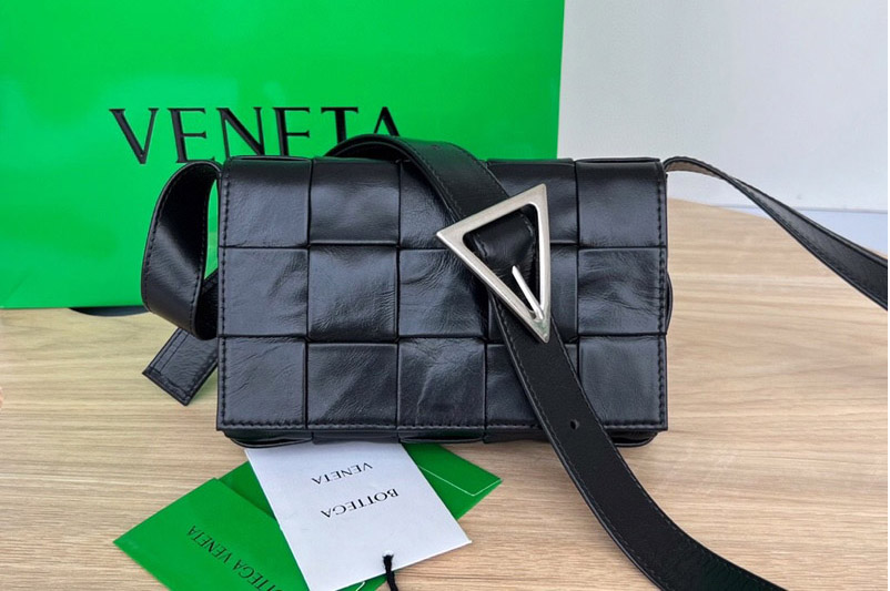 Bottega Veneta 717587 Small Cassette crossbody bag Black intreccio leather