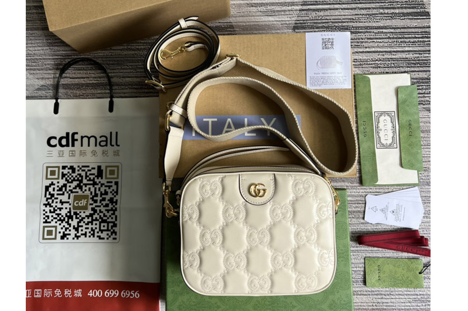 Gucci ‎702234 GG Matelasse leather small bag in White GG Matelasse leather