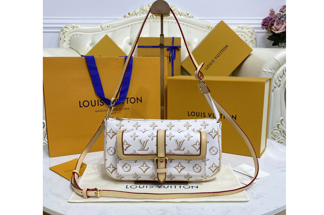 Louis Vuitton M20920 LV Maxi Multi Pochette Accessoires handbag in Beige Monogram coated canvas