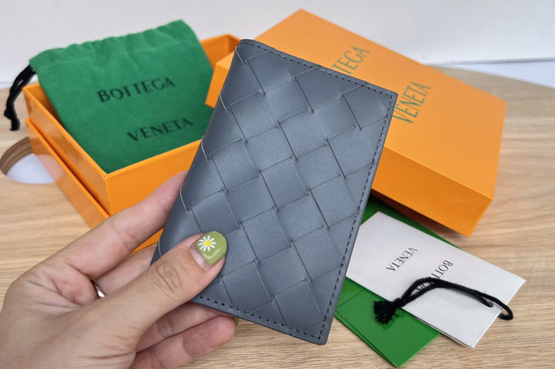 Bottega Veneta 592619 Flap Card Case in Gray Intrecciato leather