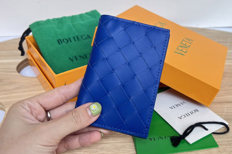 Bottega Veneta 592619 Flap Card Case in Blue Intrecciato leather