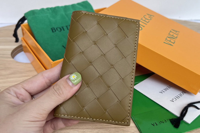 Bottega Veneta 592619 Flap Card Case in Brown Intrecciato leather