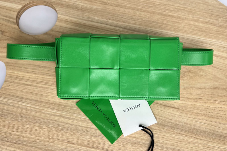 Bottega Veneta 651053 Cassette Belt Mini Bag in Green intreccio leather