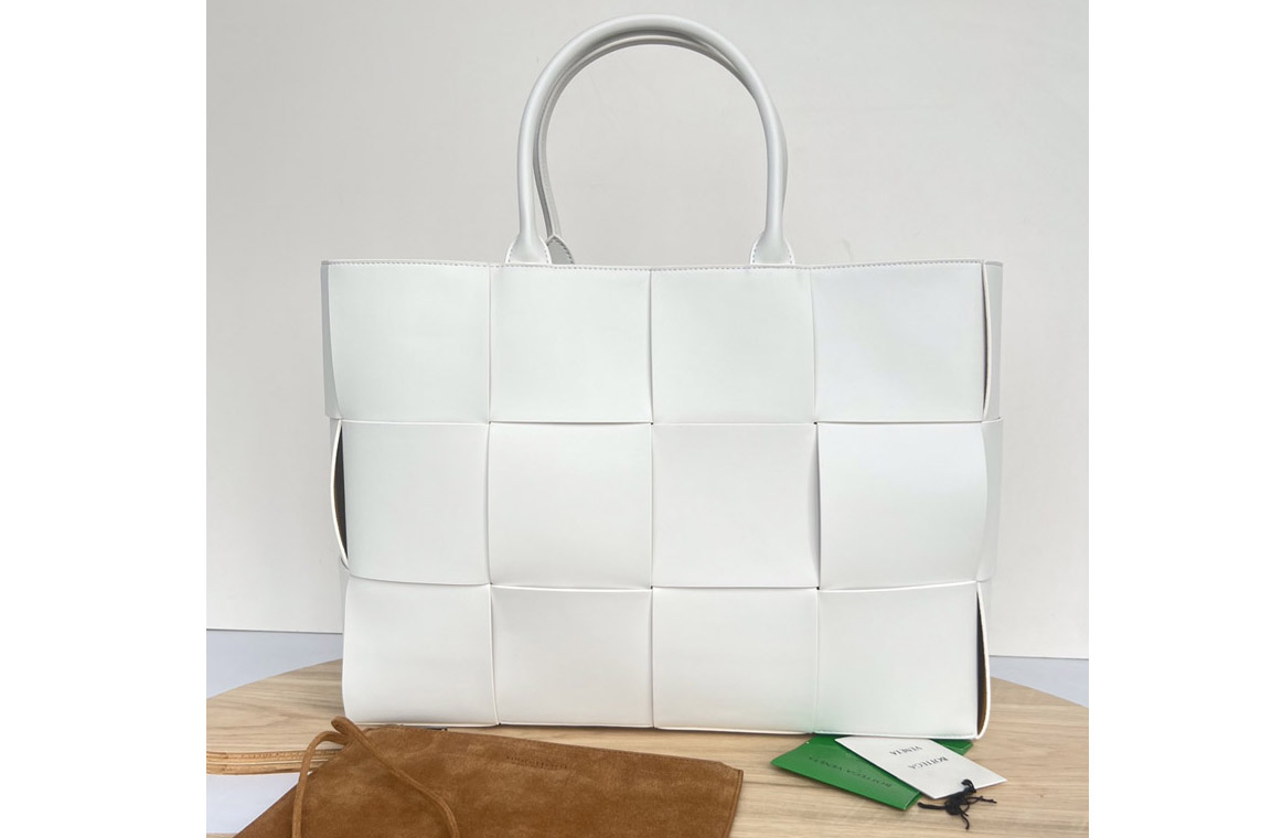 Bottega Veneta 680165 Large Arco Tote Bag in White intreccio leather