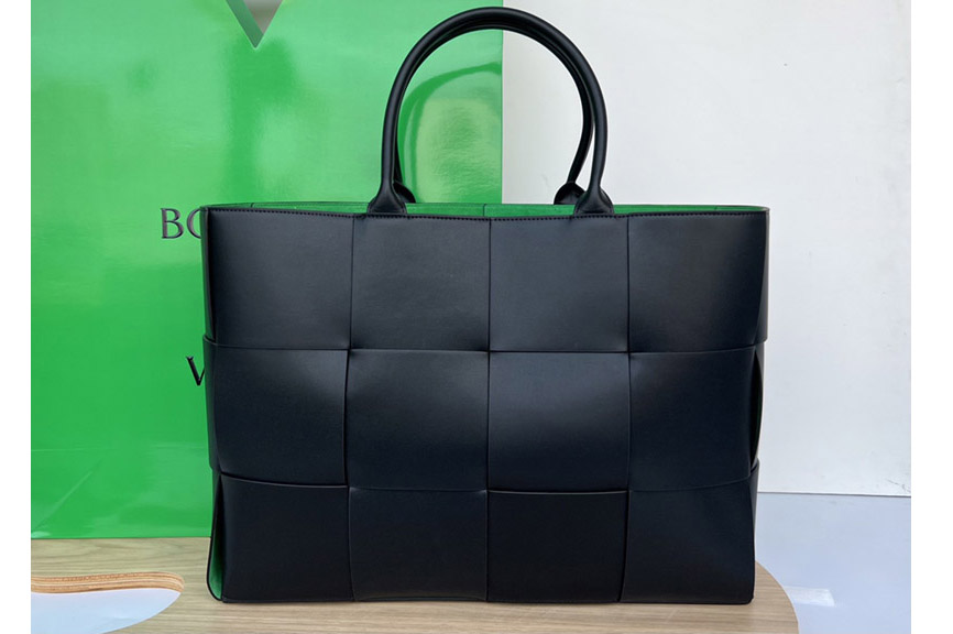 Bottega Veneta 680165 Large Arco Tote Bag in Black/Green intreccio leather