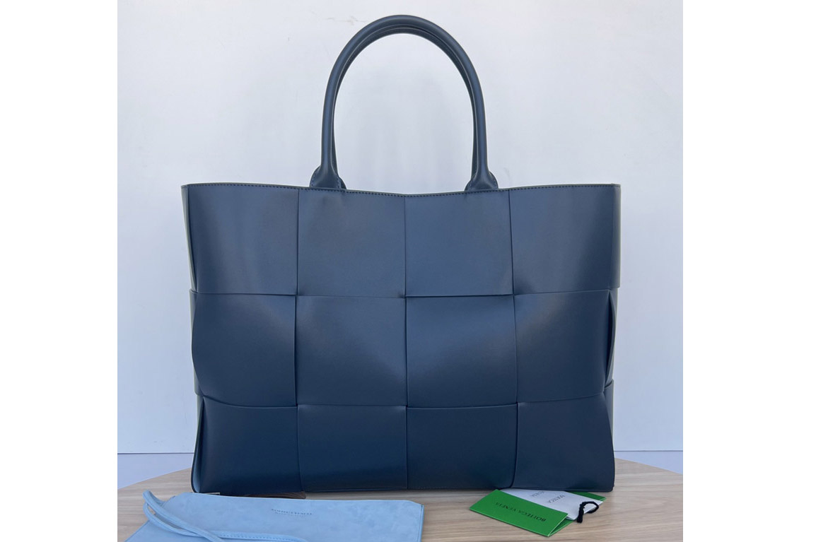 Bottega Veneta 680165 Large Arco Tote Bag in Navy Blue intreccio leather