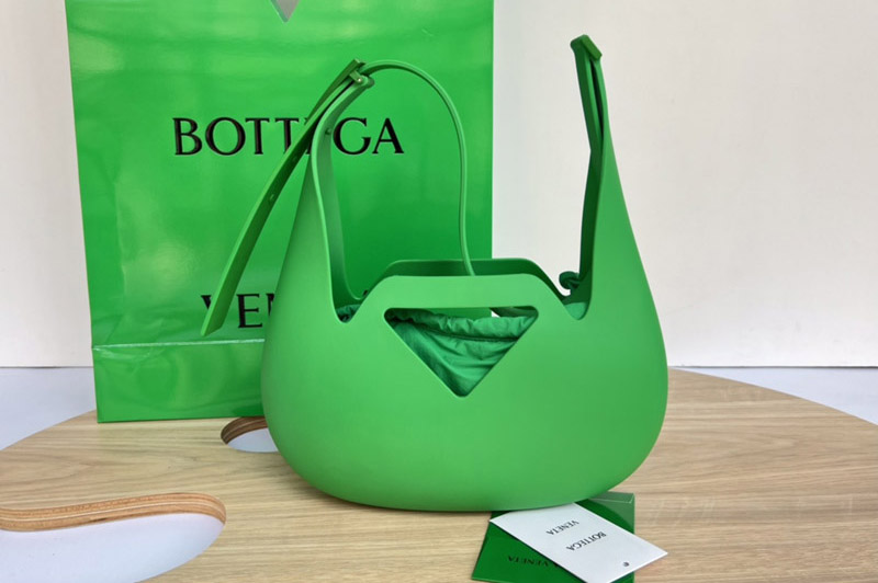 Bottega Veneta 696920 Small Moulded Shoulder Bag in Green Leather