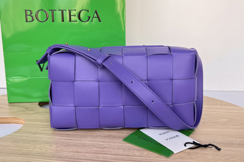 Bottega Veneta 715655 Brick Cassette Bag in Purple Intreccio grained leather