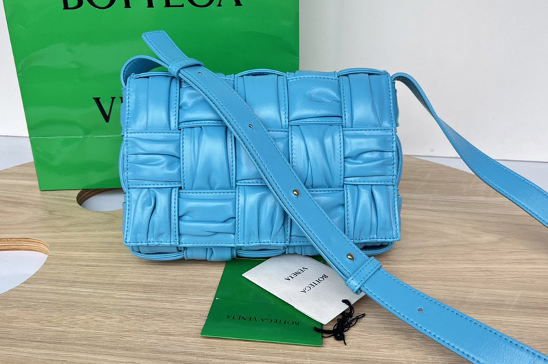 Bottega Veneta 717089 Cassette Bag in Blue Intreccio leather