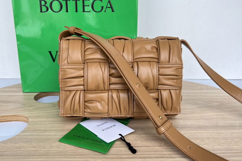 Bottega Veneta 717089 Cassette Bag in Brown Intreccio leather