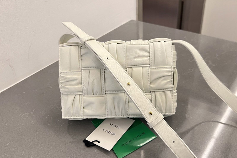 Bottega Veneta 717089 Cassette Bag in White Intreccio leather