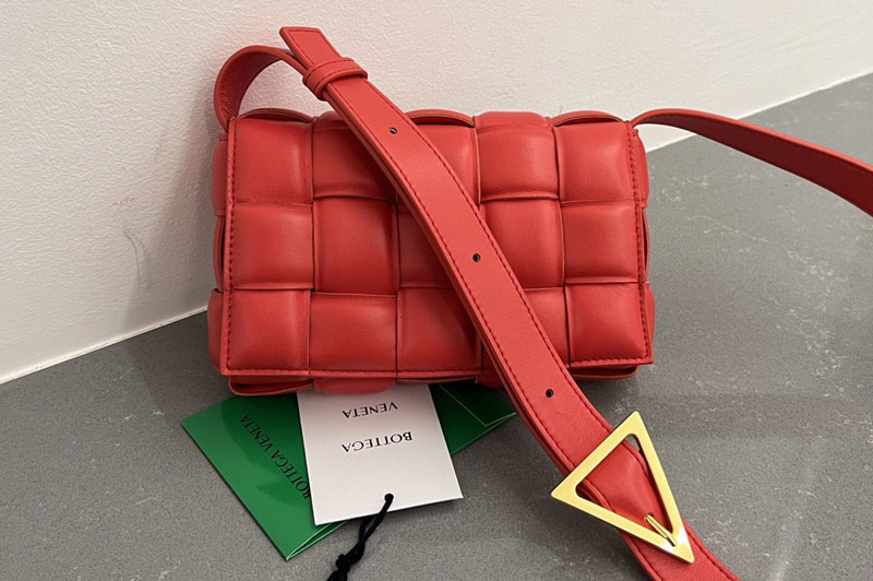 Bottega Veneta 717506 Small Padded Cassette Bag in Red intreccio leather
