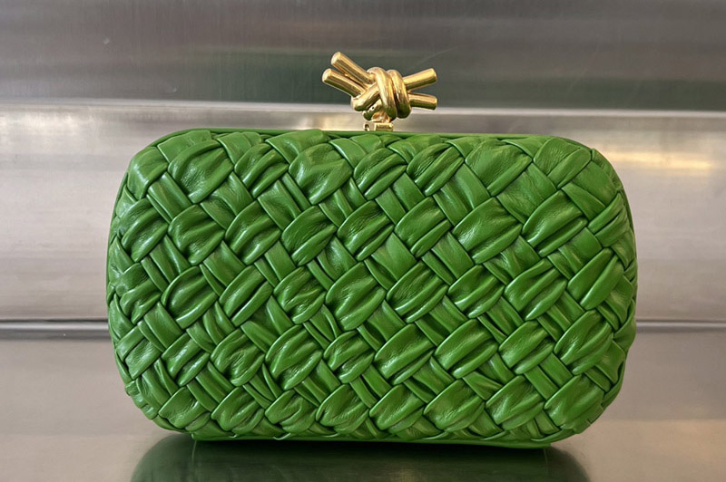 Bottega Veneta 717622 Knot clutch Bag in Green Pressed intreccio laminated leather