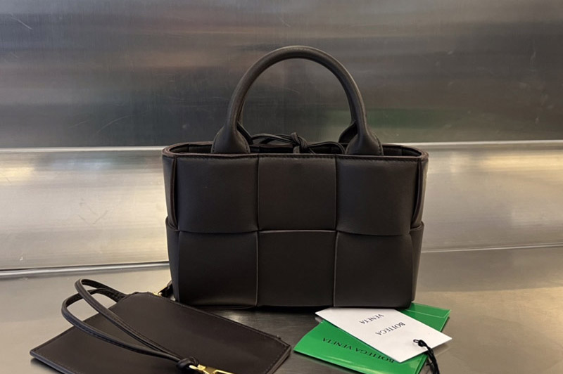Bottega Veneta 729029 Candy Arco Tote Bag in Black intreccio leather