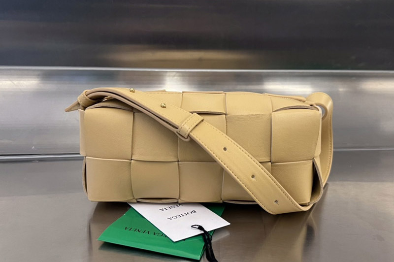 Bottega Veneta 729166 Small Brick Cassette Bag in Apricot intreccio leather