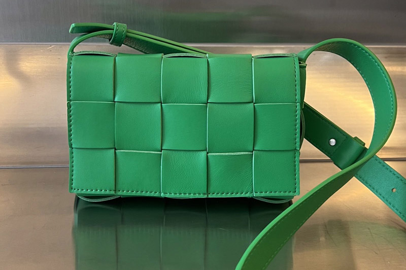 Bottega Veneta 730848 Small Cassette Bag in Green intreccio leather