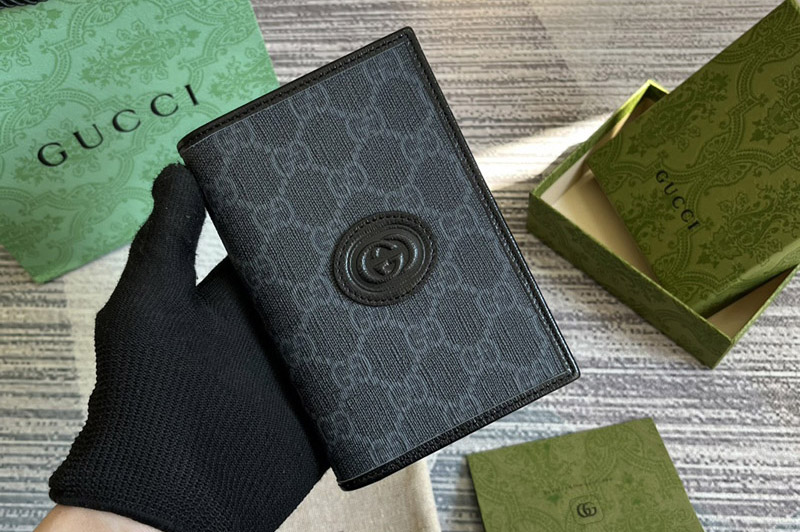 Gucci 724562 GG passport case with Interlocking G in Black GG Supreme canvas