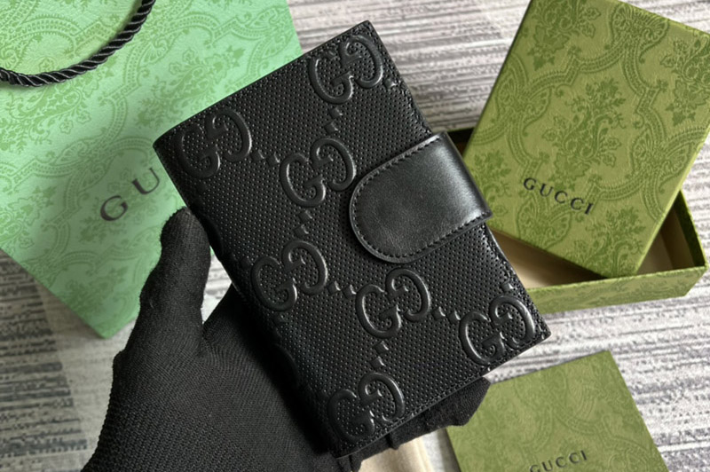 Gucci 724562 GG passport case with Interlocking G in Black Leather
