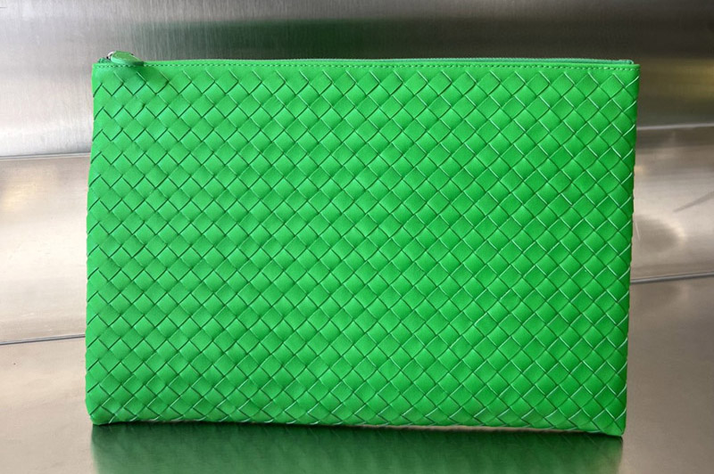 Bottega Veneta 522430 Pouch Bag in Green Leather