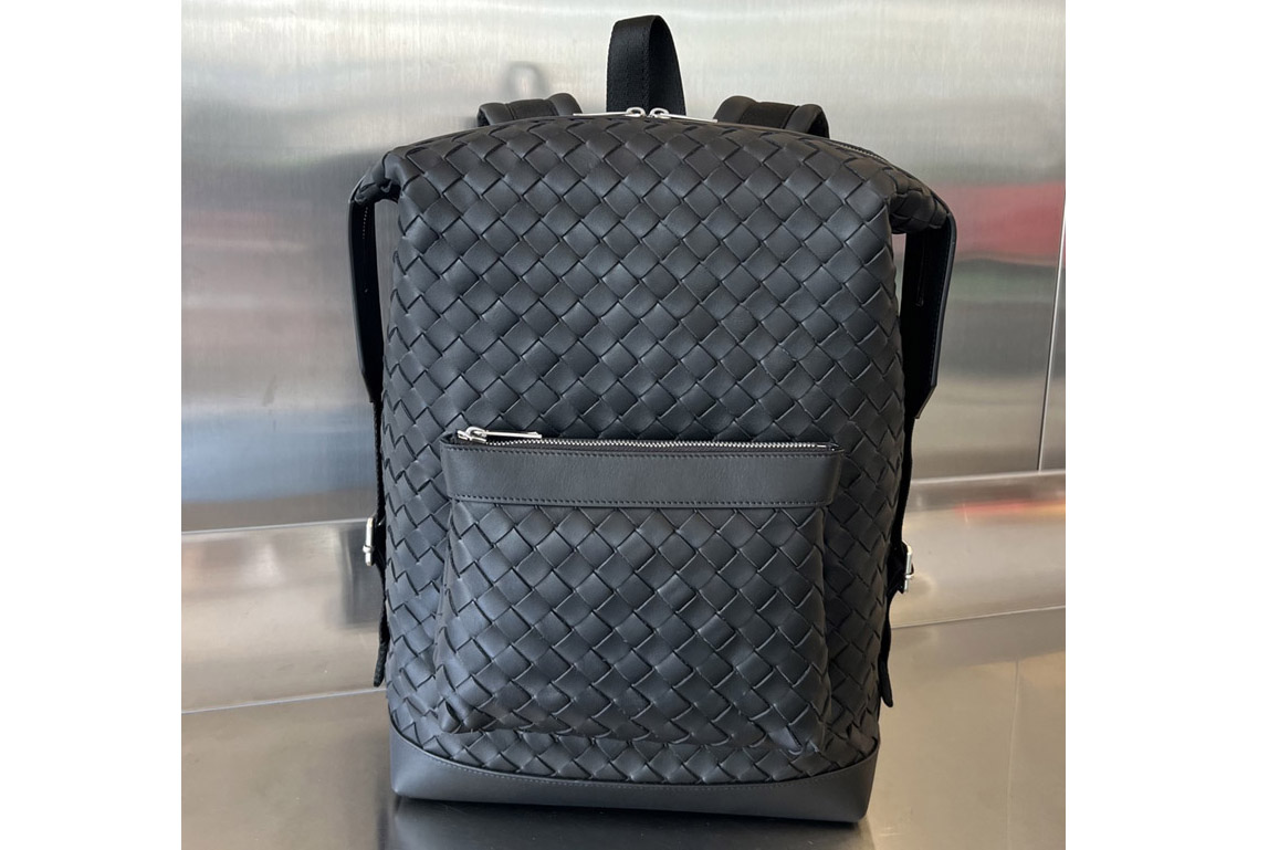 Bottega Veneta 653118 Small Intrecciato Backpack in Black leather