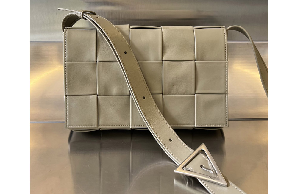 Bottega Veneta 667298 Medium Cassette Bag in Grey Leather