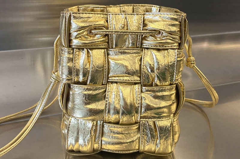 Bottega Veneta 717187 Small Cassette Bucket Bag in Gold Leather