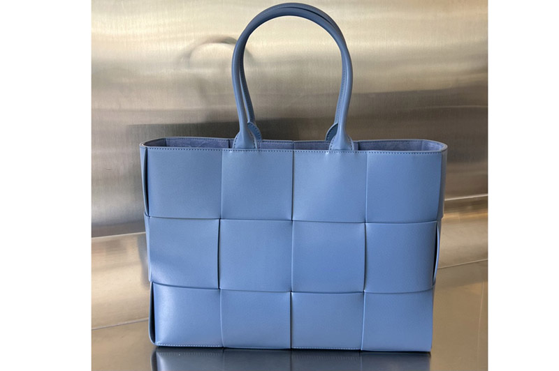 Bottega Veneta 729244 Medium Arco Tote Bag in Blue Leather