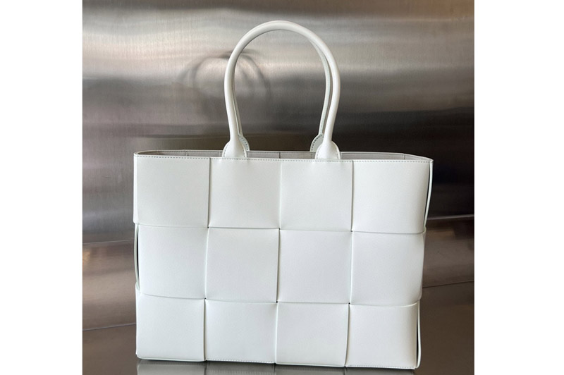Bottega Veneta 729244 Medium Arco Tote Bag in White Leather