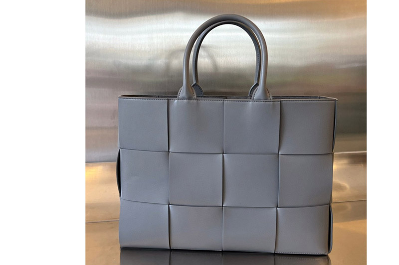 Bottega Veneta 729244 Medium Arco Tote Bag in Gray Leather