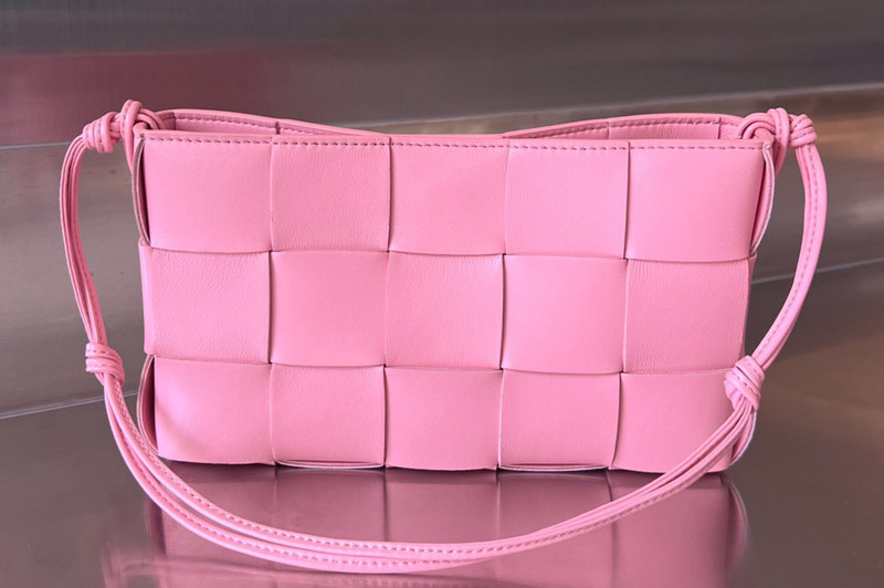 Bottega Veneta 730543 Cassette Pouch On Strap Bag In Pink Leather