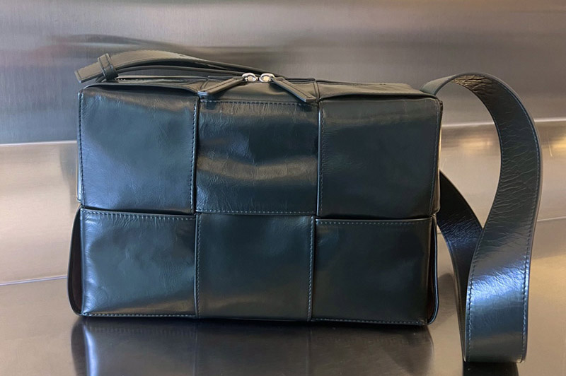 Bottega Veneta 731165 Arco Camera Bag in Dark Green Leather