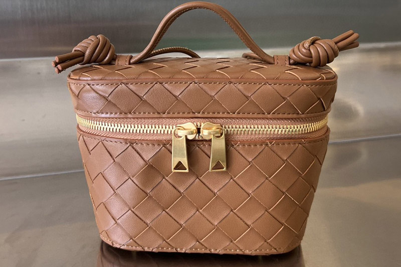 Bottega Veneta 743551 Mini Intrecciato Vanity Case in Brown Intrecciato leather