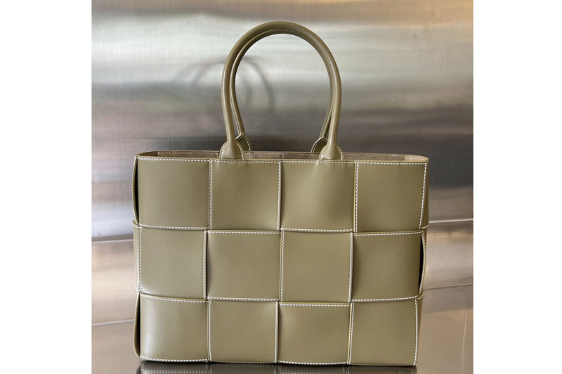 Bottega Veneta 756682 Medium Arco Tote Bag in Travertine Leather