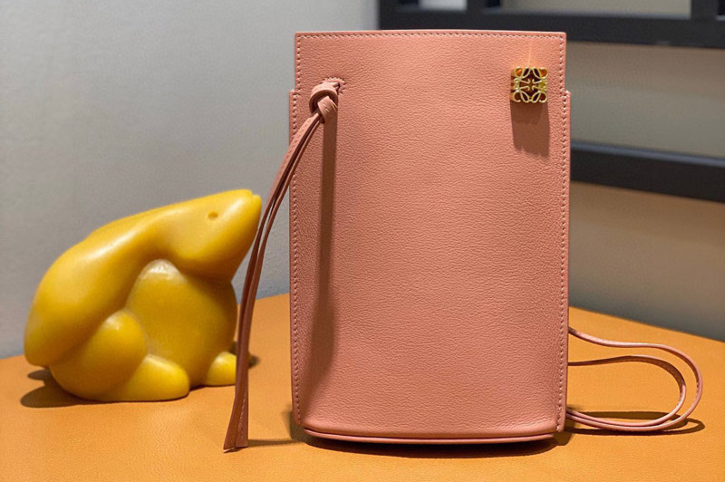 Loewe Dice pocket Bag in Pink classic calfskin