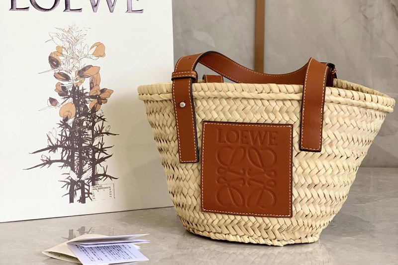 Loewe Small Basket bag in Natural/Tan palm leaf and calfskin