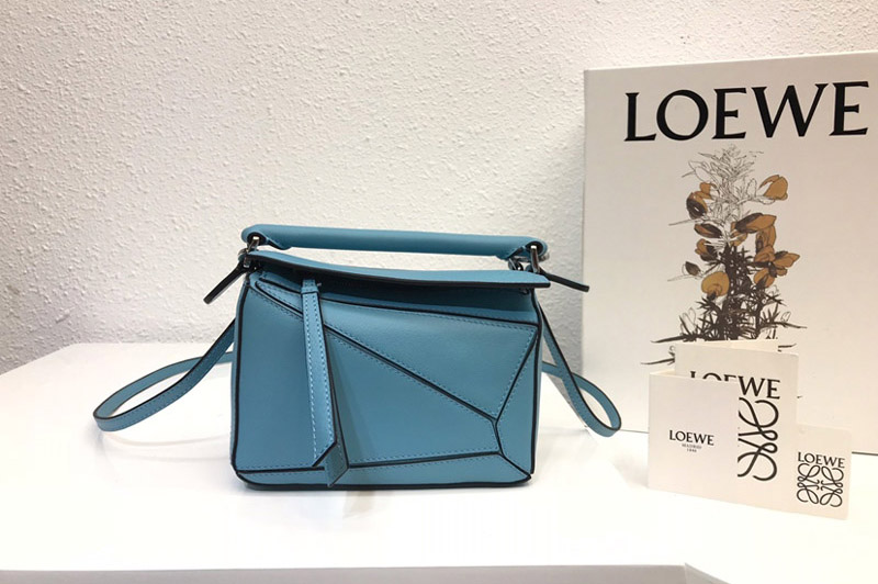 Loewe Mini Puzzle bag in Blue classic calfskin