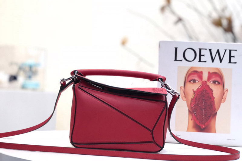 Loewe Mini Puzzle bag in Red classic calfskin