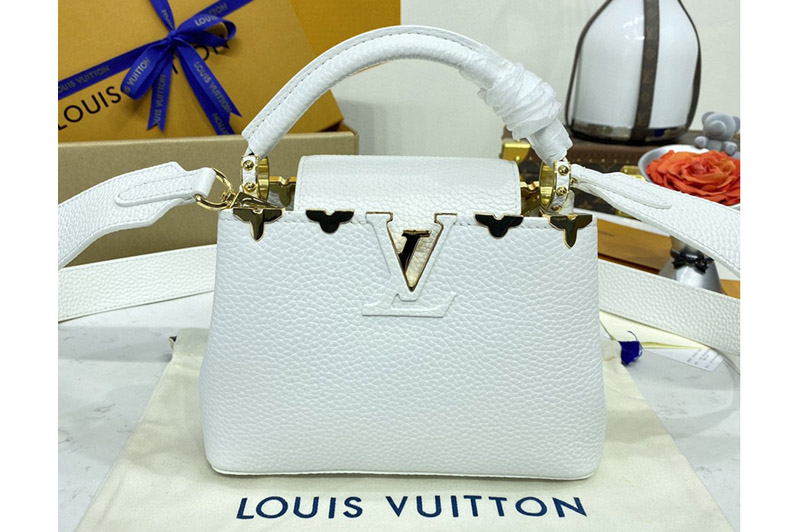 Louis Vuitton M56669 LV Capucines Mini handbag in White Taurillon leather
