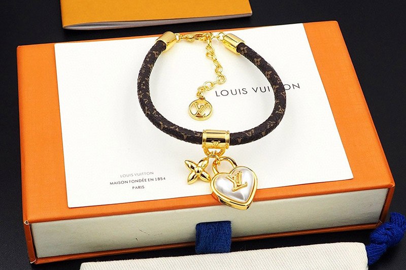 Louis Vuitton M8413Z LV Heart Padlock Bracelet