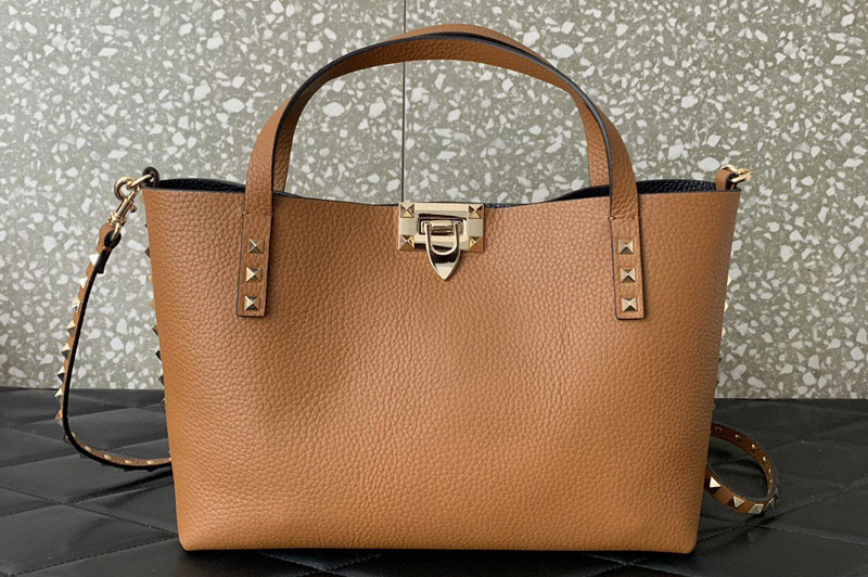 Valentino Garavani Rockstud grainy calfskin bag in Tan Leather