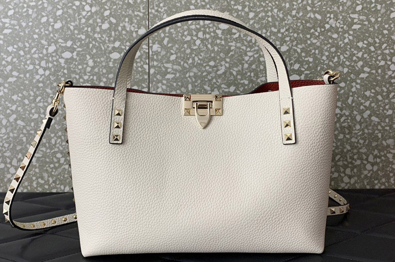 Valentino Garavani Rockstud grainy calfskin bag in Beige Leather