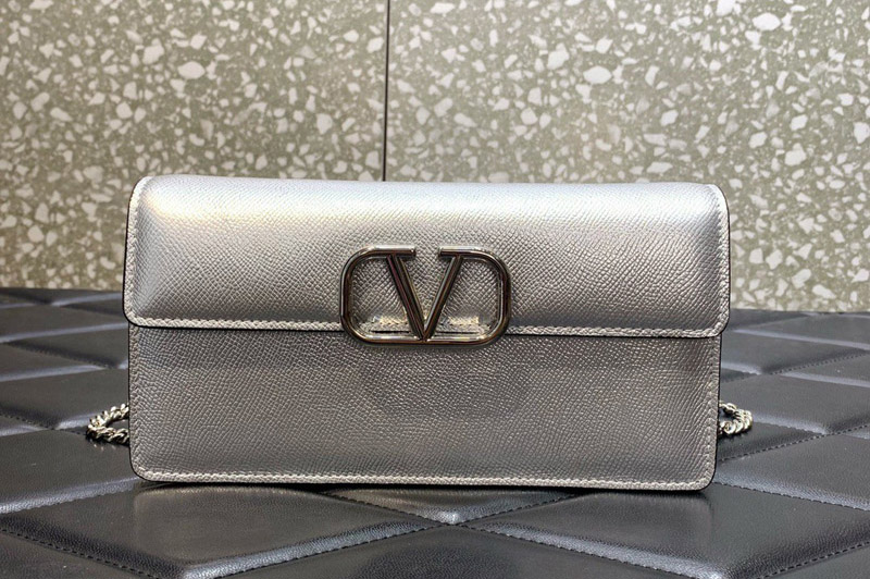 Valentino Garavani VLOGO textured-leather wallet in Silver Leather