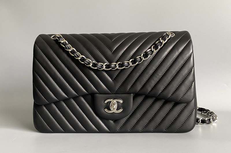 CC Classic Flap Bag in Black Leather