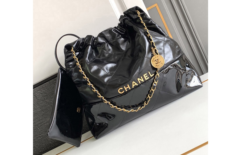 CC 22 Handbag in Black Leather
