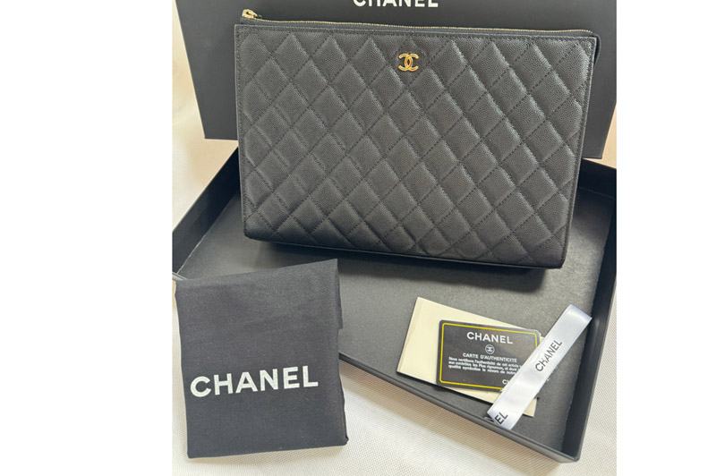 CC Classic Zipped pouch in Black Leather